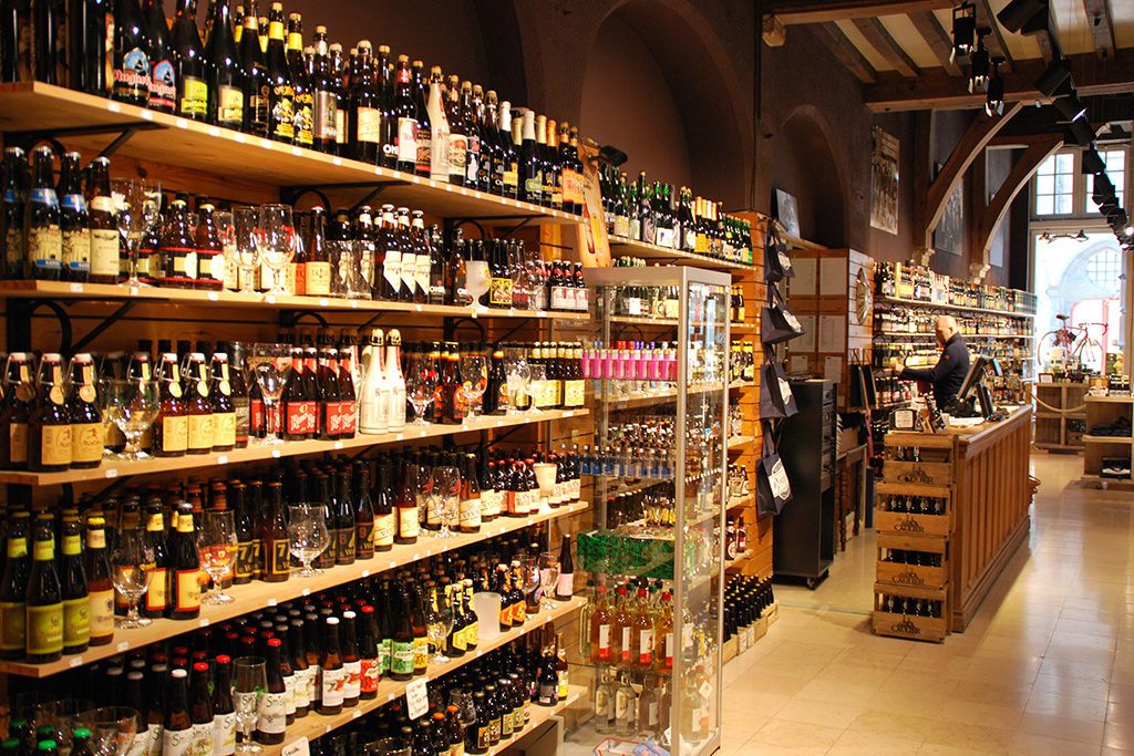 Fra en spennende ølbutikk i Belgia | Ølakademiet AS Ølbutikk i Belgia