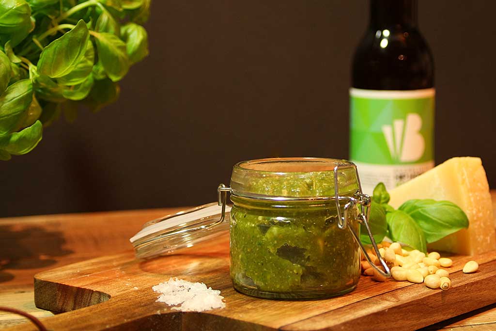Hjemmelaget pesto med øl både smaker og imponerer | Ølakademiet AS Pesto på glass