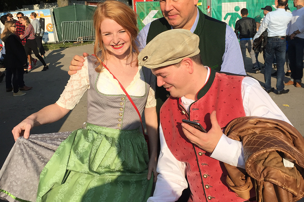 Noen av Ølakademiets ansatte på Oktoberfest | Ølakademiet AS Ansatte i Ølakademiet på Oktoberfest