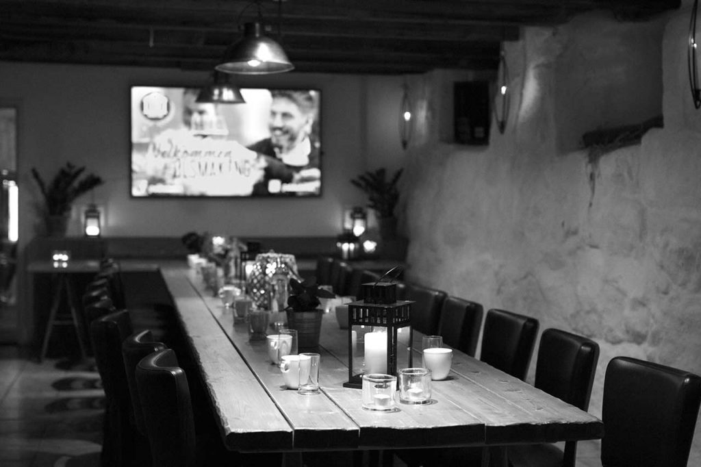 1906moterommedskjerm | Ølakademiet AS