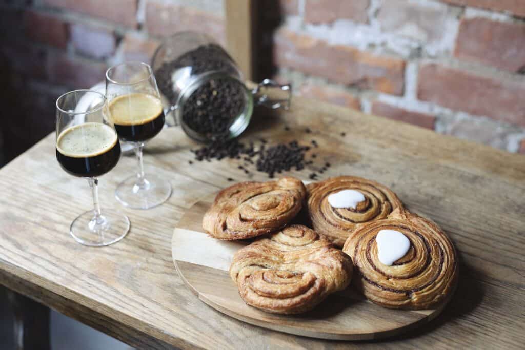 Skillingsboller2 | Ølakademiet AS Kanelbollens dag feires med mørkt øl