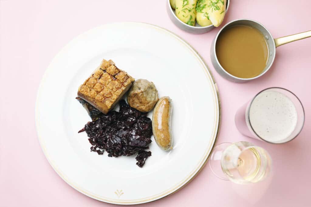 ribbe | Ølakademiet AS Øl til ribbe på tallerken Hvilket juleøl skal du velge til ribbe