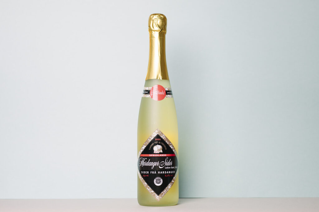 Oelakademietbestselgeresiderhardangersaftogsiderfabrikksprudlande | Ølakademiet AS