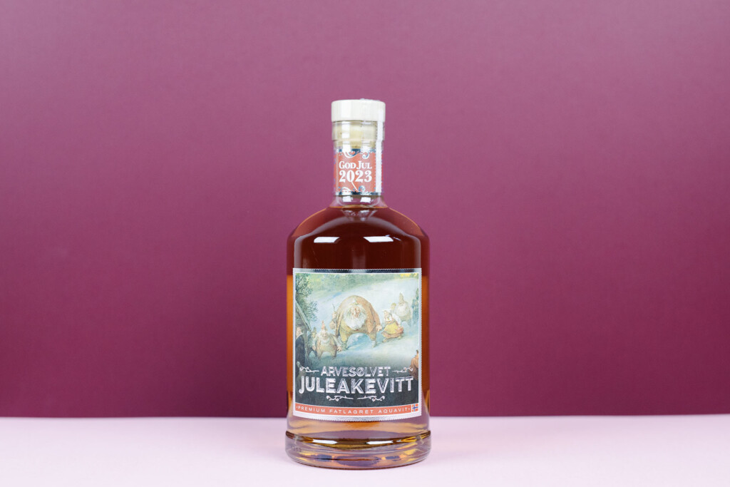 akevittjul2023arvesoelvetjuleakevittdetnorskebrenneriet | Ølakademiet AS Test av norsk juleakevitt 2023 Arvesølvet Juleakevitt